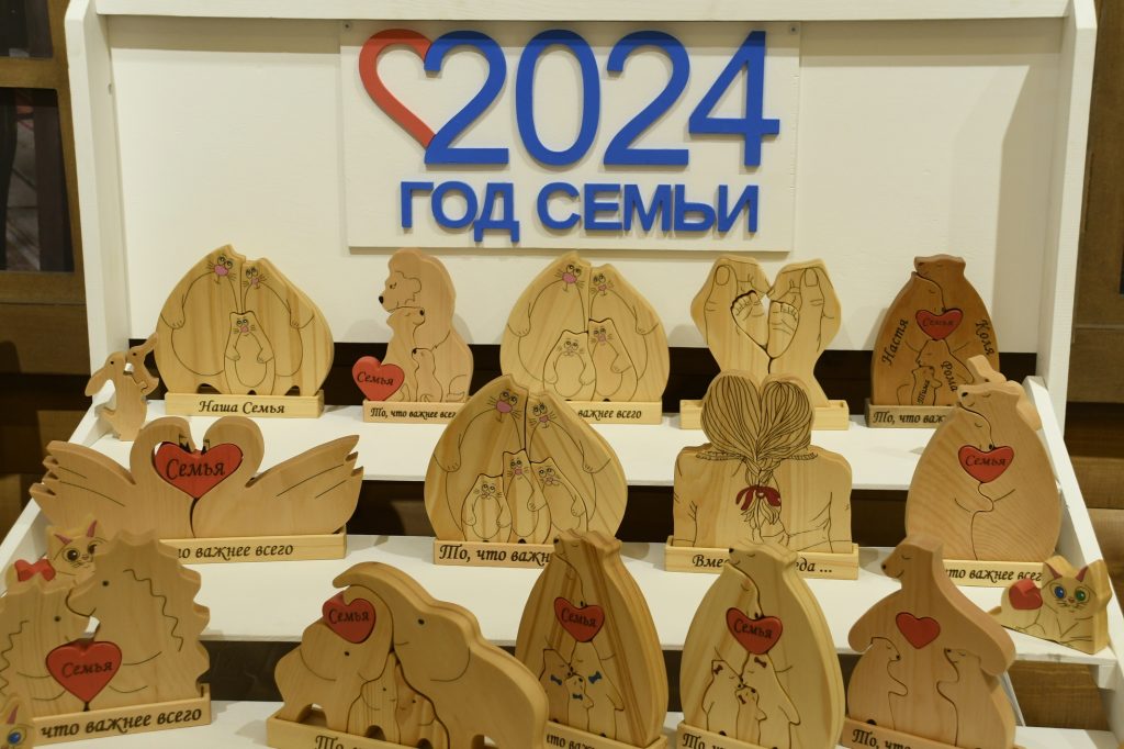 ЗА ПОДАРКОМ – В СУВЕНИРНУЮ ЛАВКУ!