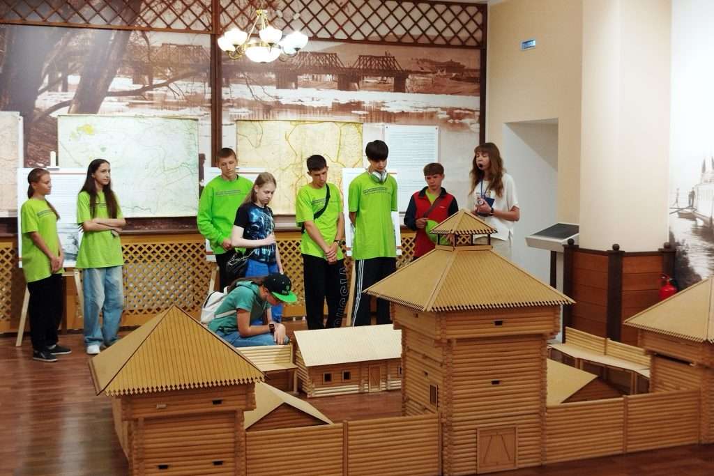 ТРУДОВЫЕ ОТРЯДЫ ПОСЕТИЛИ МУЗЕЙ